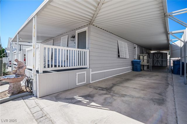 4557 Royal Ridge Boulevard, Las Vegas, NV 89103