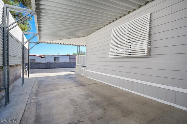 4557 Royal Ridge Boulevard, Las Vegas, NV 89103