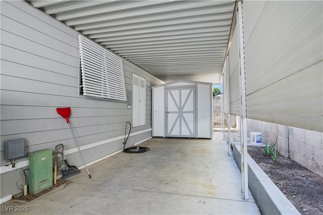 4557 Royal Ridge Boulevard, Las Vegas, NV 89103