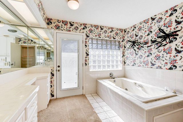 310 Live Oak Lane, Lake Jackson, TX 77566