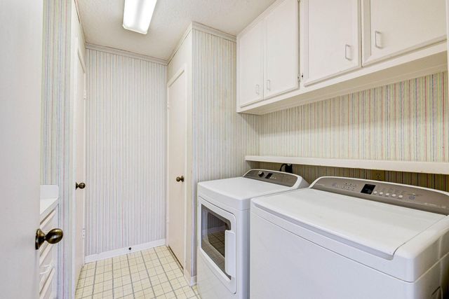 310 Live Oak Lane, Lake Jackson, TX 77566