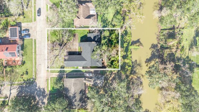 310 Live Oak Lane, Lake Jackson, TX 77566