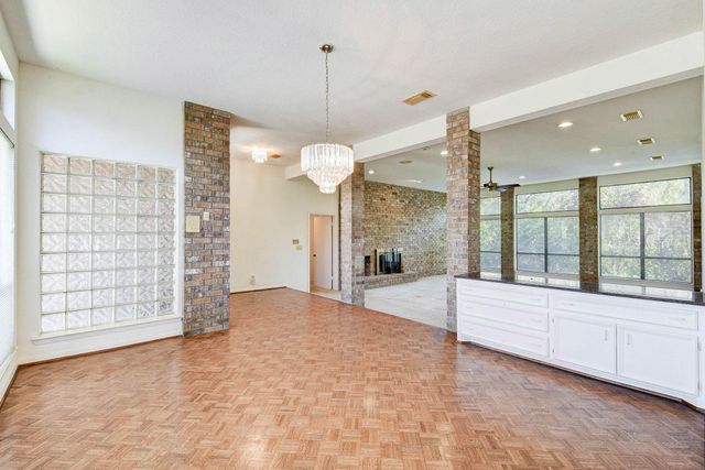 310 Live Oak Lane, Lake Jackson, TX 77566