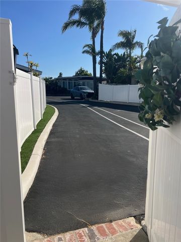 25 Saratoga, Newport Beach, CA 92660