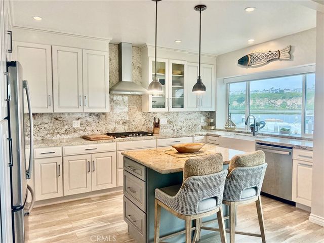 25 Saratoga, Newport Beach, CA 92660