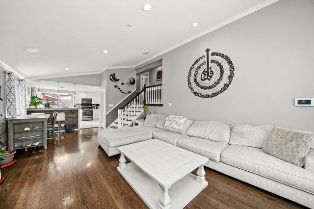 9016 S 48th Court, Oak Lawn, IL 60453