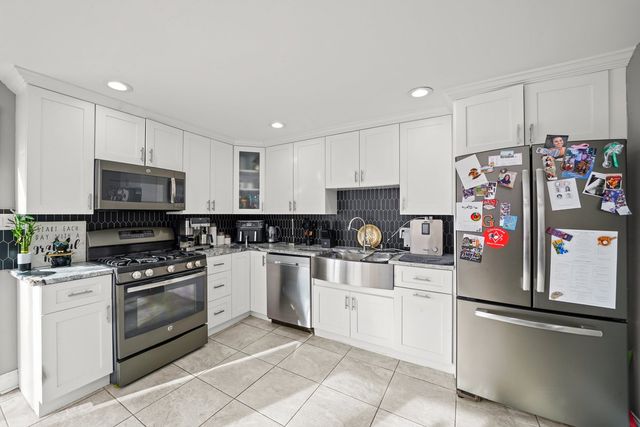 9016 S 48th Court, Oak Lawn, IL 60453