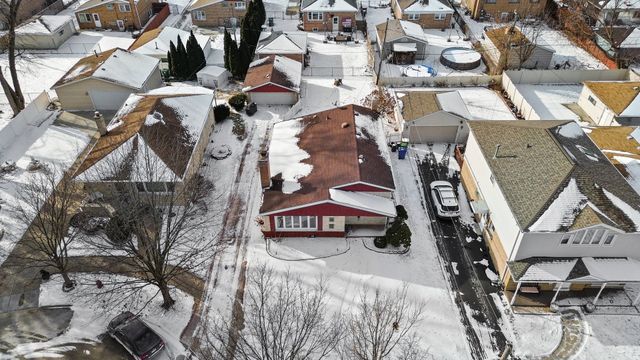 9016 S 48th Court, Oak Lawn, IL 60453