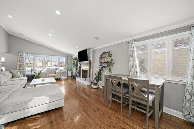 9016 S 48th Court, Oak Lawn, IL 60453