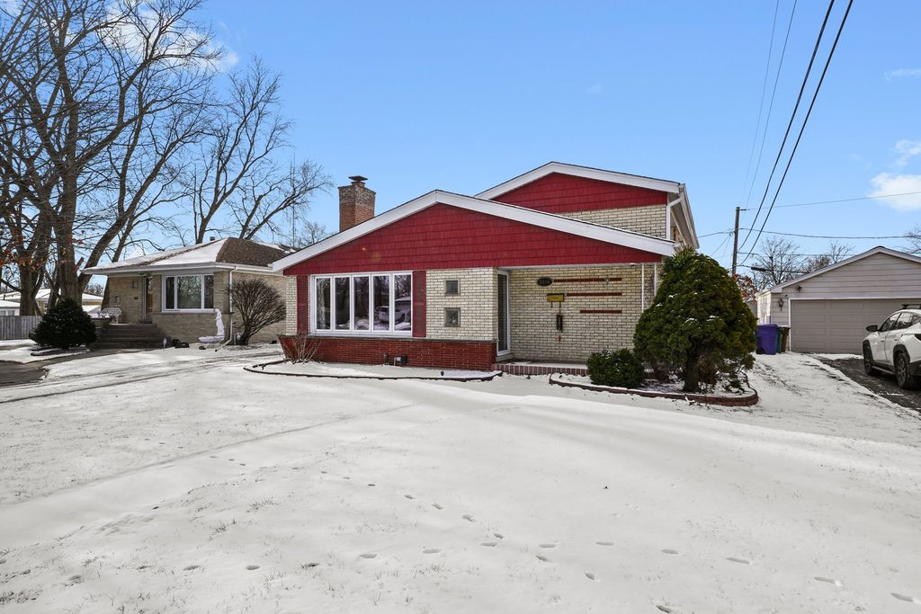 9016 S 48th Court, Oak Lawn, IL 60453