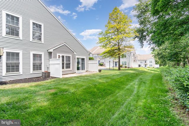 72 COURTYARD DR, Carlisle, PA 17013