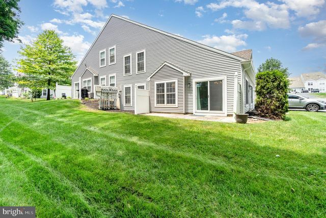 72 COURTYARD DR, Carlisle, PA 17013