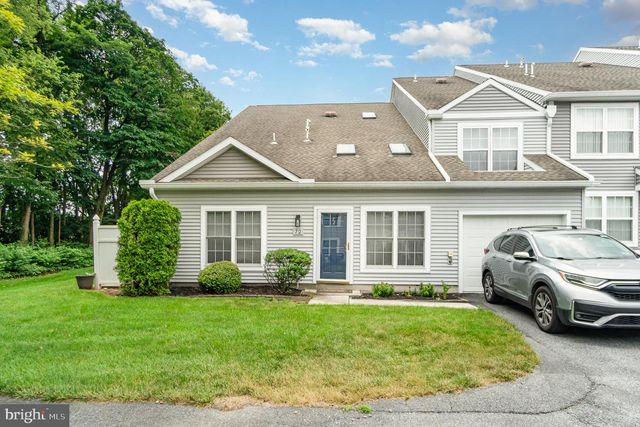 72 COURTYARD DR, Carlisle, PA 17013