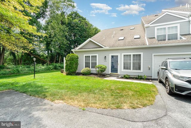 72 COURTYARD DR, Carlisle, PA 17013