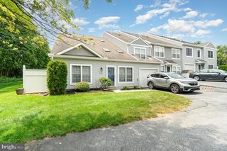 72 COURTYARD DR, Carlisle, PA 17013