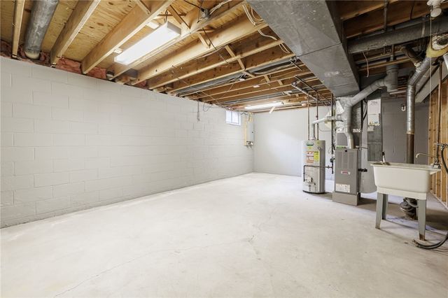 82 Camberley Pl, Penfield, NY 14526