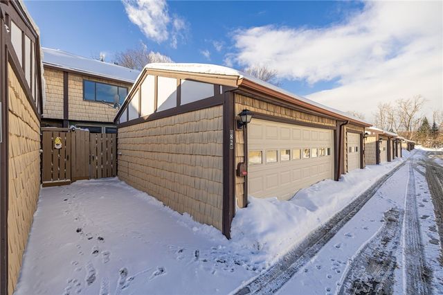 82 Camberley Pl, Penfield, NY 14526