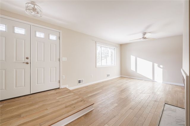 82 Camberley Pl, Penfield, NY 14526