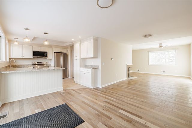 82 Camberley Pl, Penfield, NY 14526