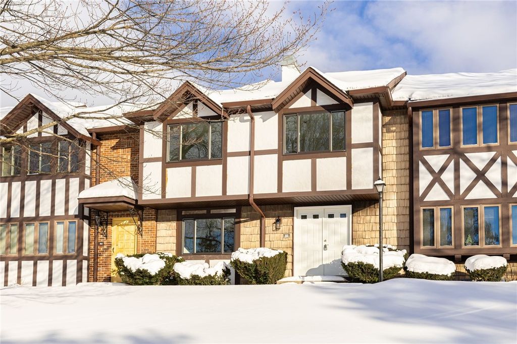 82 Camberley Pl, Penfield, NY 14526