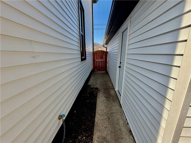 2207 7th Avenue Rear, Beaver Falls, PA 15010