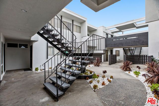 1117 S BRONSON Avenue 8, Los Angeles, CA 90019