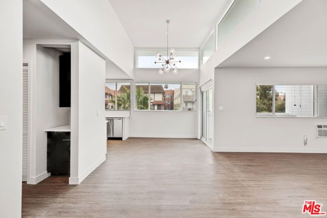 1117 S BRONSON Avenue 8, Los Angeles, CA 90019