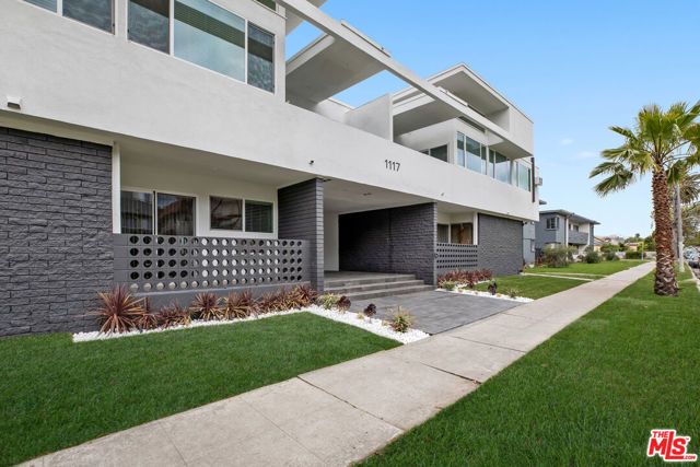 1117 S BRONSON Avenue 8, Los Angeles, CA 90019