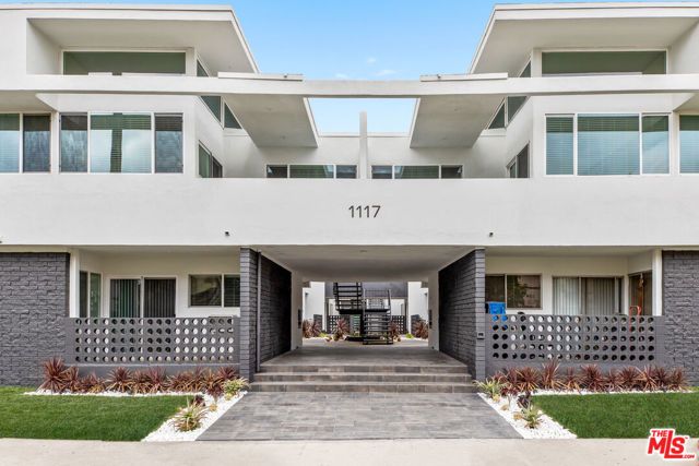 1117 S BRONSON Avenue 8, Los Angeles, CA 90019