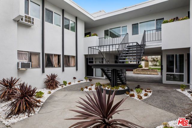 1117 S BRONSON Avenue 8, Los Angeles, CA 90019