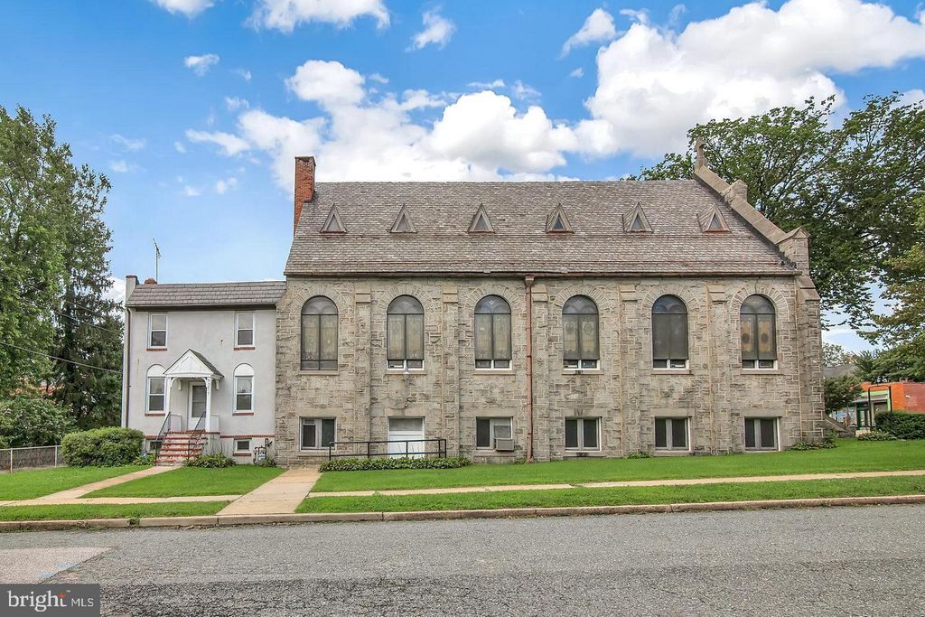 Image 2 of property listing at 3517 HARFORD RD, Baltimore, MD 21218