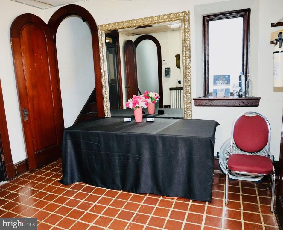 Image 5 of property listing at 3517 HARFORD RD, Baltimore, MD 21218