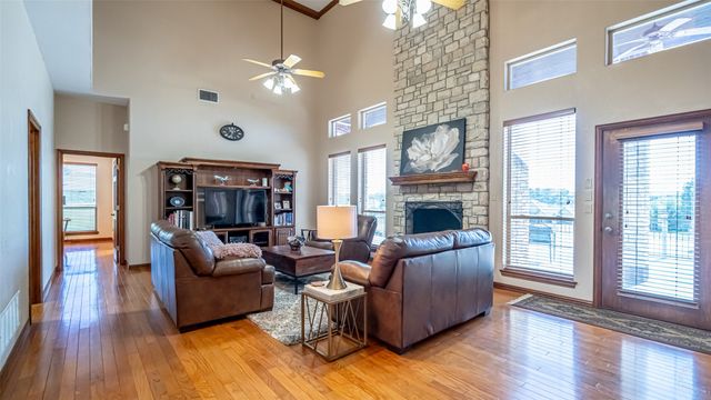1905 Yucatan Drive, Granbury, TX 76048