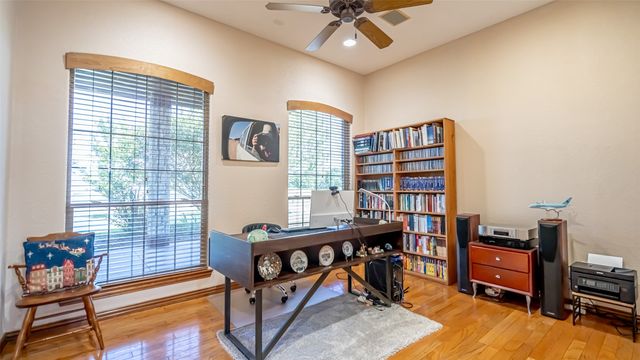 1905 Yucatan Drive, Granbury, TX 76048