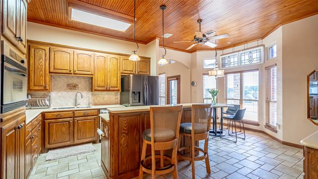 1905 Yucatan Drive, Granbury, TX 76048