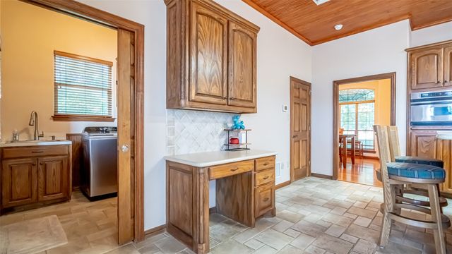 1905 Yucatan Drive, Granbury, TX 76048