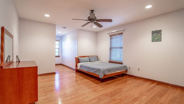 1905 Yucatan Drive, Granbury, TX 76048