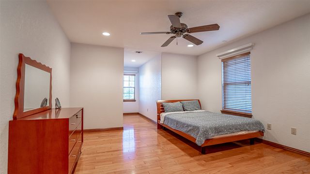 1905 Yucatan Drive, Granbury, TX 76048