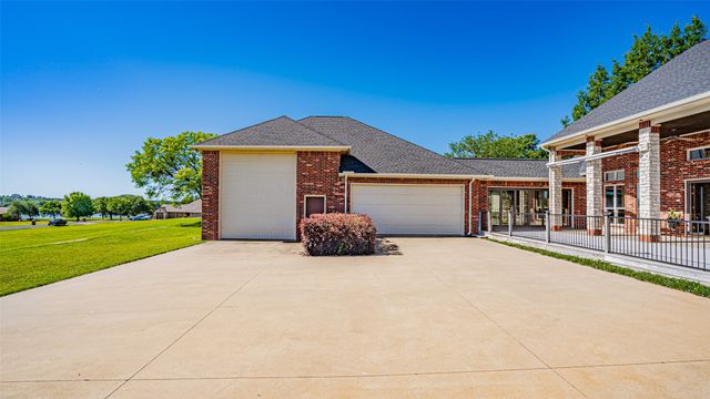 1905 Yucatan Drive, Granbury, TX 76048