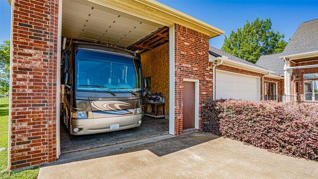 1905 Yucatan Drive, Granbury, TX 76048