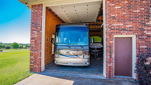 1905 Yucatan Drive, Granbury, TX 76048