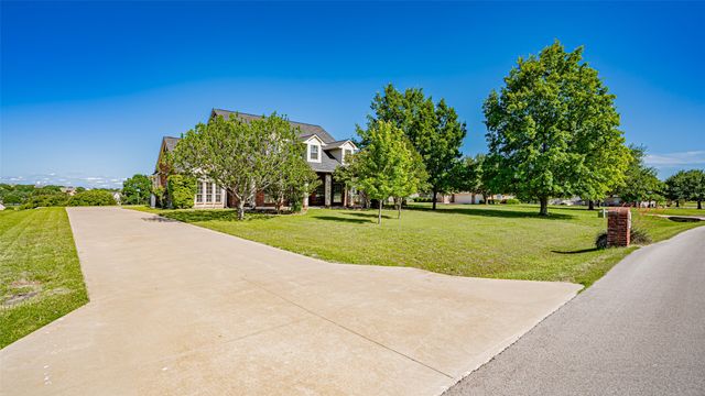 1905 Yucatan Drive, Granbury, TX 76048