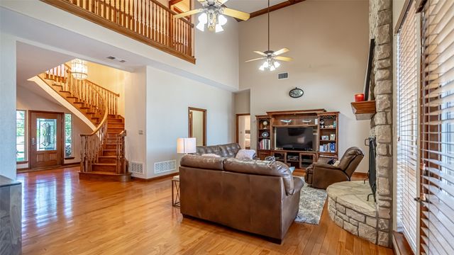 1905 Yucatan Drive, Granbury, TX 76048