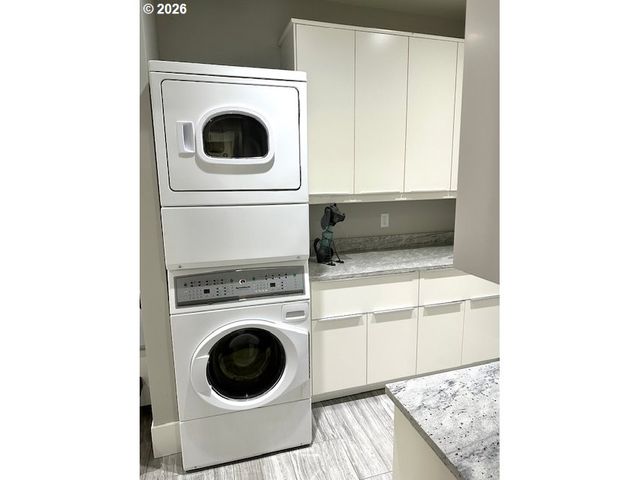 13841 PROVINCIAL HILL Dr, Lake Oswego, OR 97035