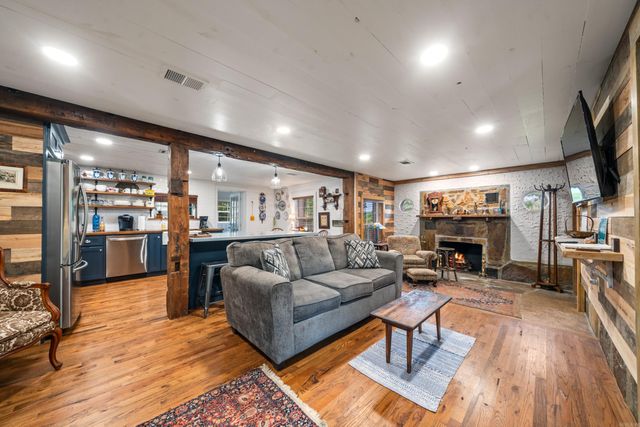 1061 Burchwood Bay Road, Hot Springs, AR 71913