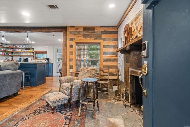 1061 Burchwood Bay Road, Hot Springs, AR 71913