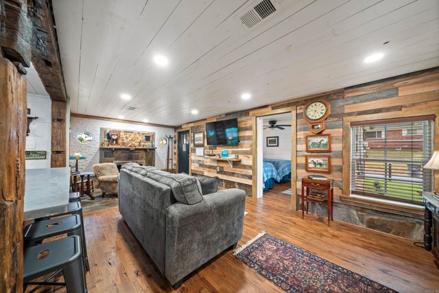 1061 Burchwood Bay Road, Hot Springs, AR 71913