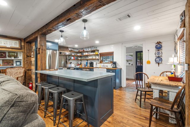 1061 Burchwood Bay Road, Hot Springs, AR 71913