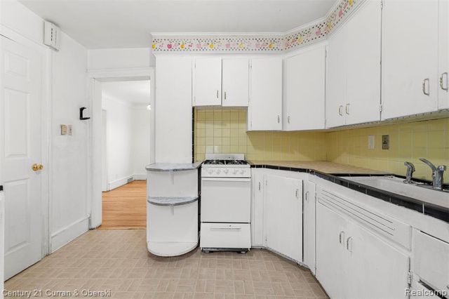 6559 Barrie Street, Dearborn, MI 48126