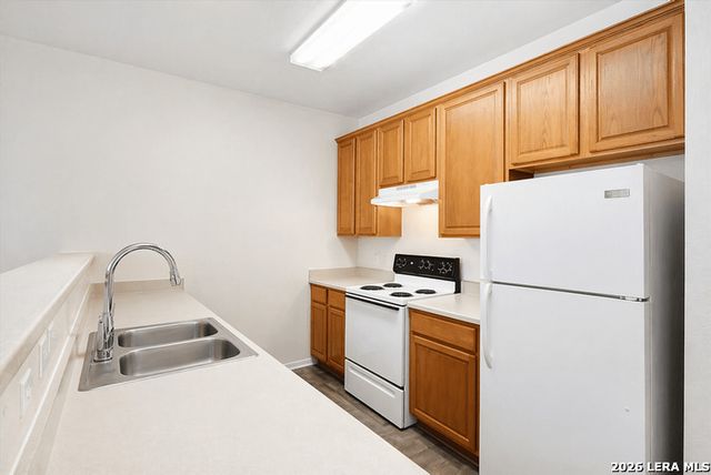 10719 MATHOM LNDG, Universal City, TX 78148
